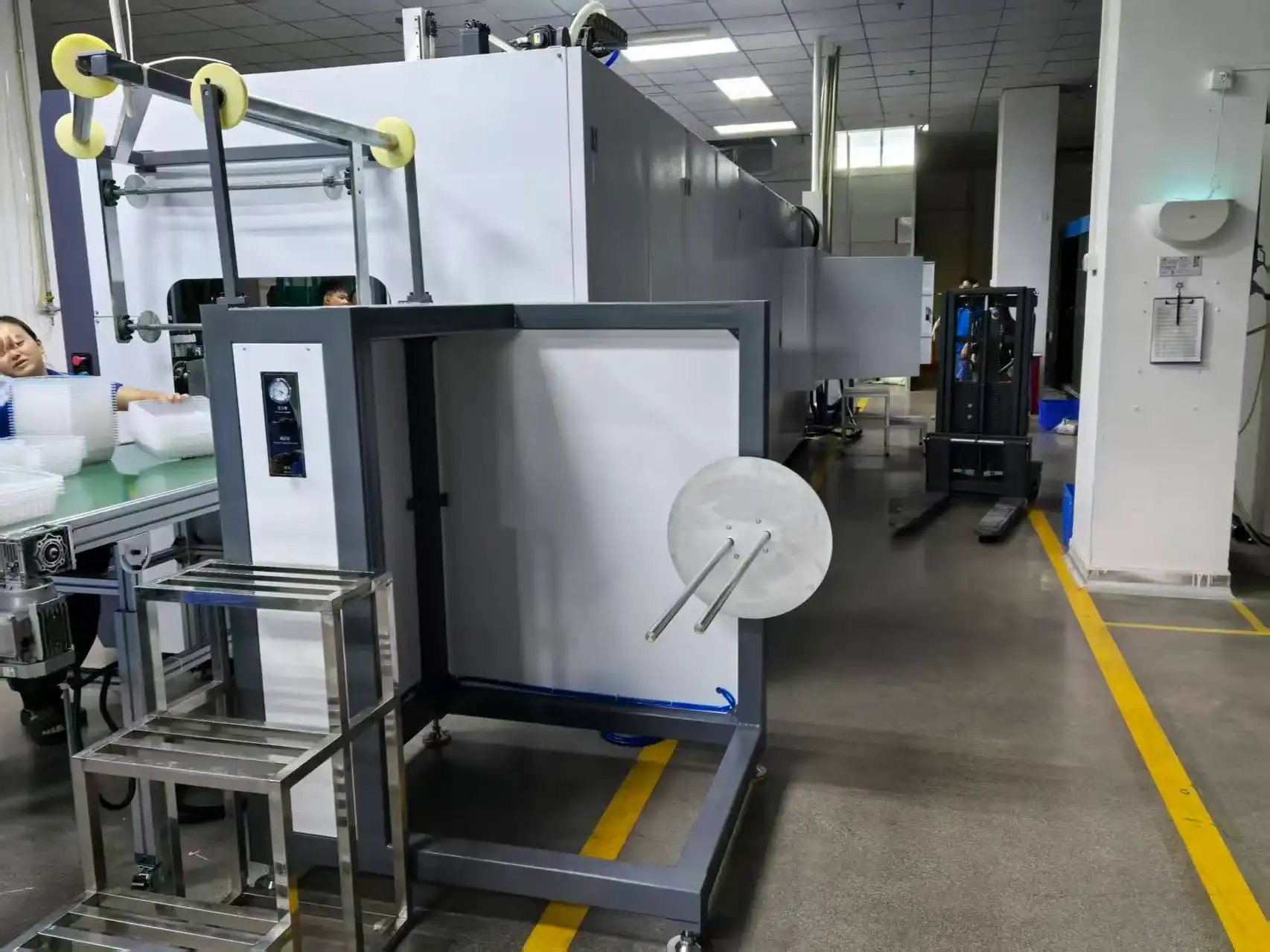 Mesoforming precision metal molds with grid cavities on concrete